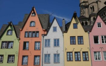 Bunte Häuserfront in Köln