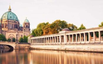 Berlin und der Reichstag und die Spree