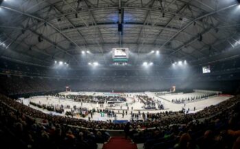 Die Halle auf Schalke umgestellt zu einer Biathlon-Arena