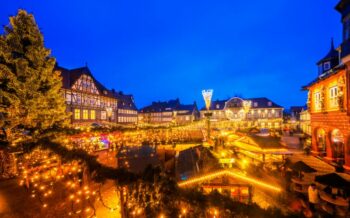 Der Weihnachtsmarkt in Goslar mit schöner Beleuchtung.