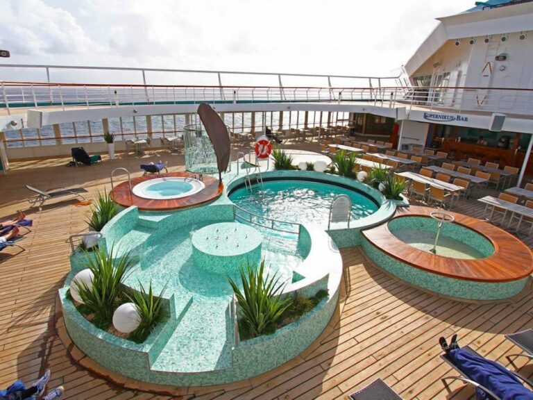 MS-Artania-Phoenix-whirlpool-768x576