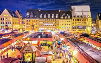 Weihnachtsmarkt in Nürnberg mit schöner Beleuchtung