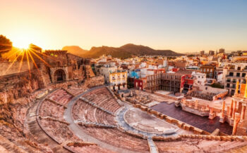 Römisches Theater in Cartagena bei Sonnenuntergang