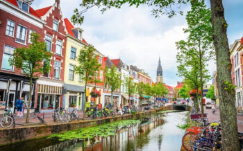 Straßen und Kanäle der alten Stadt Delft, Niederlande