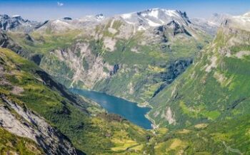 Blick auf den Geirangerfjord und den Dalsnibba, Norwegen