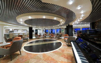 Loungebar der MS Hamburg