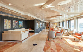 Weinstube auf der MS Hamburg