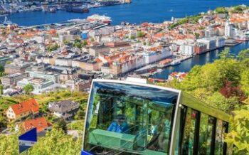 Blick über Bergen vom Berg Fløyen, Norwegen