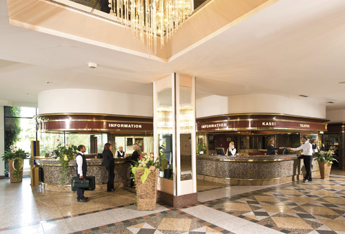 Rezeption des Maritim Hotel Bonn