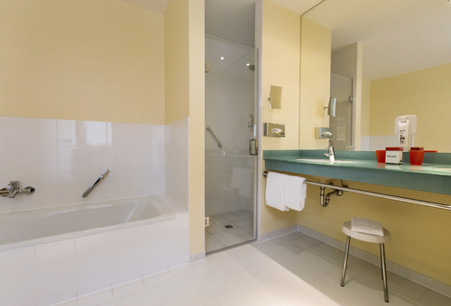 Badezimmer DORMERO Hotel Lüneburg Juniorsuite