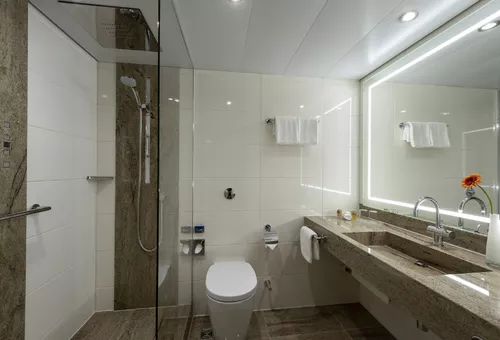 Badezimmer im Maritim Hotel Bremen