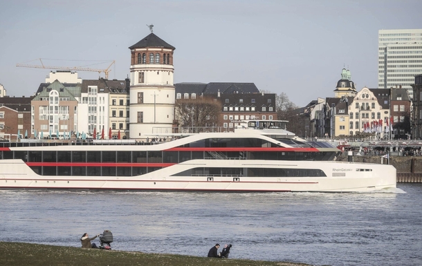 Silvester Schifffahrt auf dem Rhein, Düsseldorf lädt ein!
