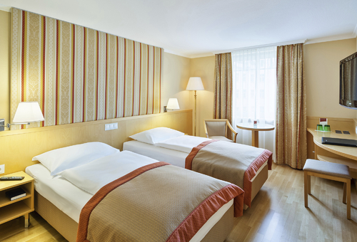 Doppelzimmer mit Einzelbetten im Hotel Ananas