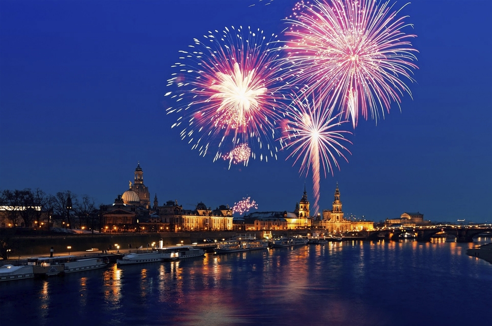 DRESDEN - Glitzer, Glamour & Genuss auf Ihrem Salonschiff zu Silvester 2022 / 2023!