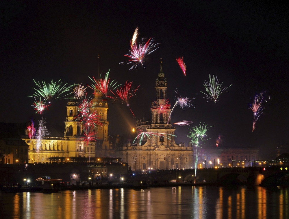 DRESDEN - Glitzer, Glamour & Genuss auf Ihrem Salonschiff zu Silvester 2022 / 2023!