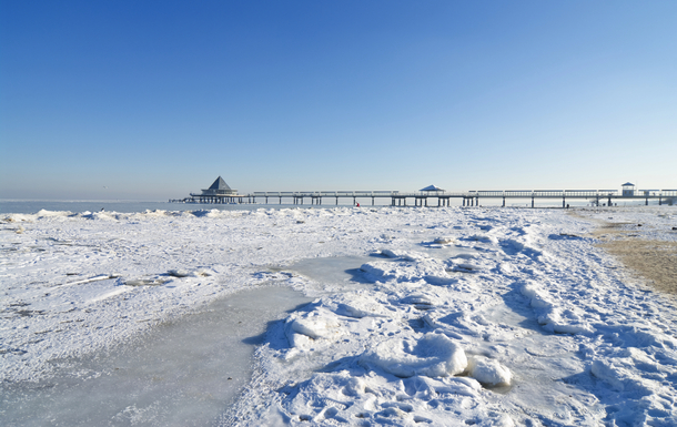 Strand von Heringsdorf auf Usedom im Winter, Deutschland