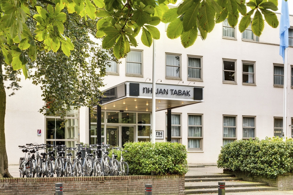 Eingangsbereich des NH Jan Tabak Bussum von außen