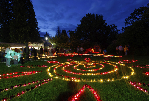 leuchtende Teelichter beim Lichterfest in Bad Wildungen
