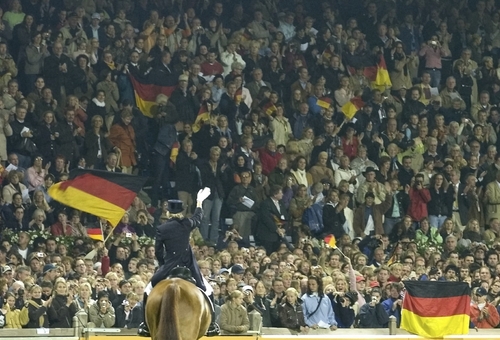 Publikum in der Chio Arena in Aachen bei der Reit-WM