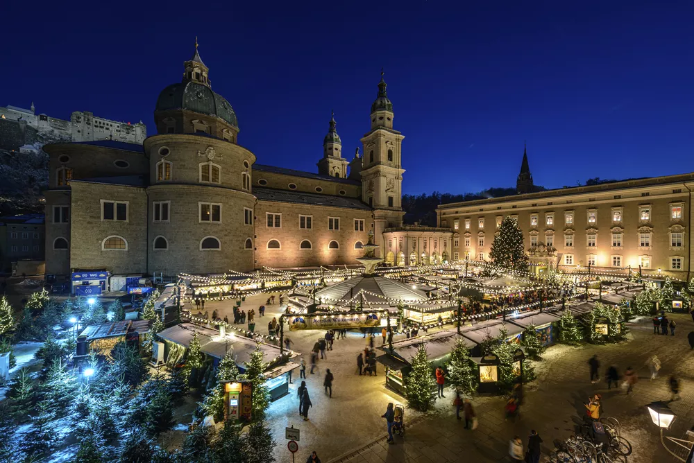 Der Innenhof vom Salzburger Christkindlmarkt 