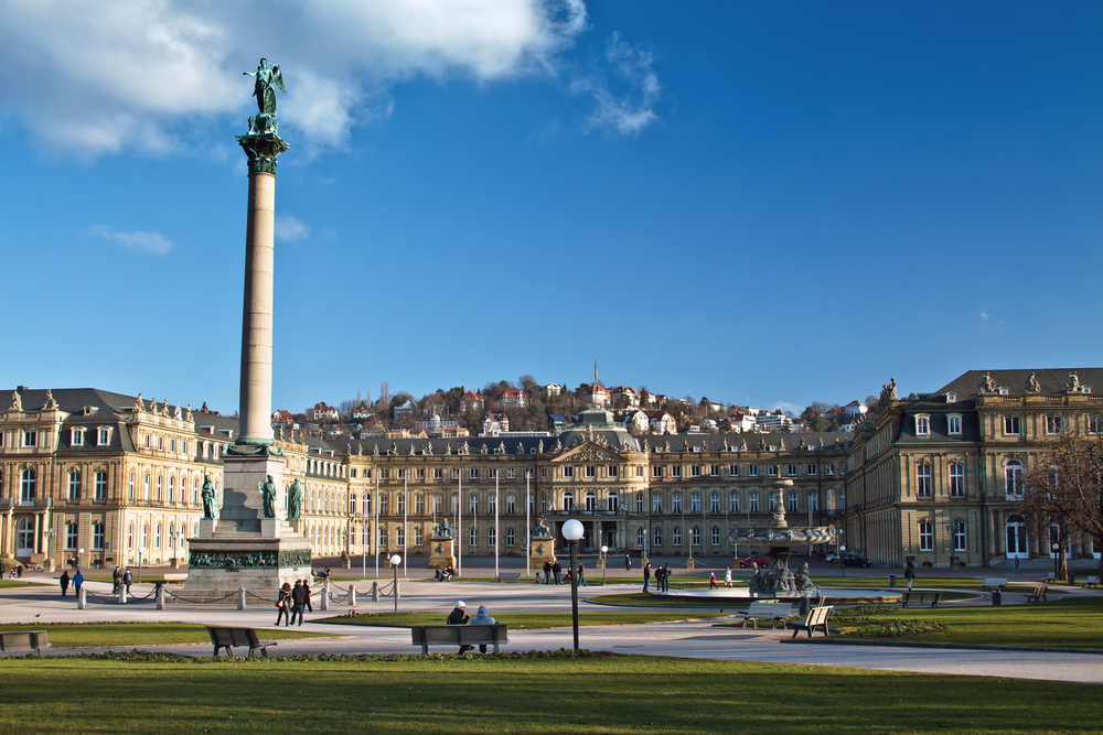 Stuttgart Innenstadt mit Schlossplatz im Winter