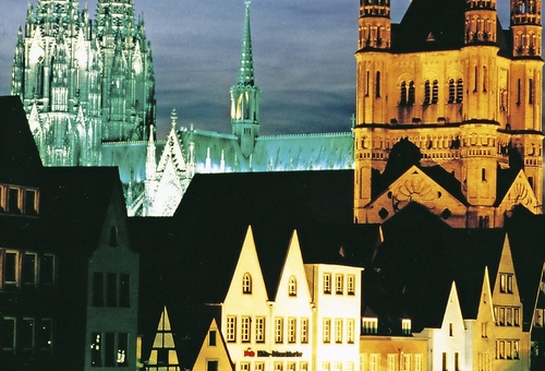 Aussicht am Abend aus dem Maritim Hotel Köln