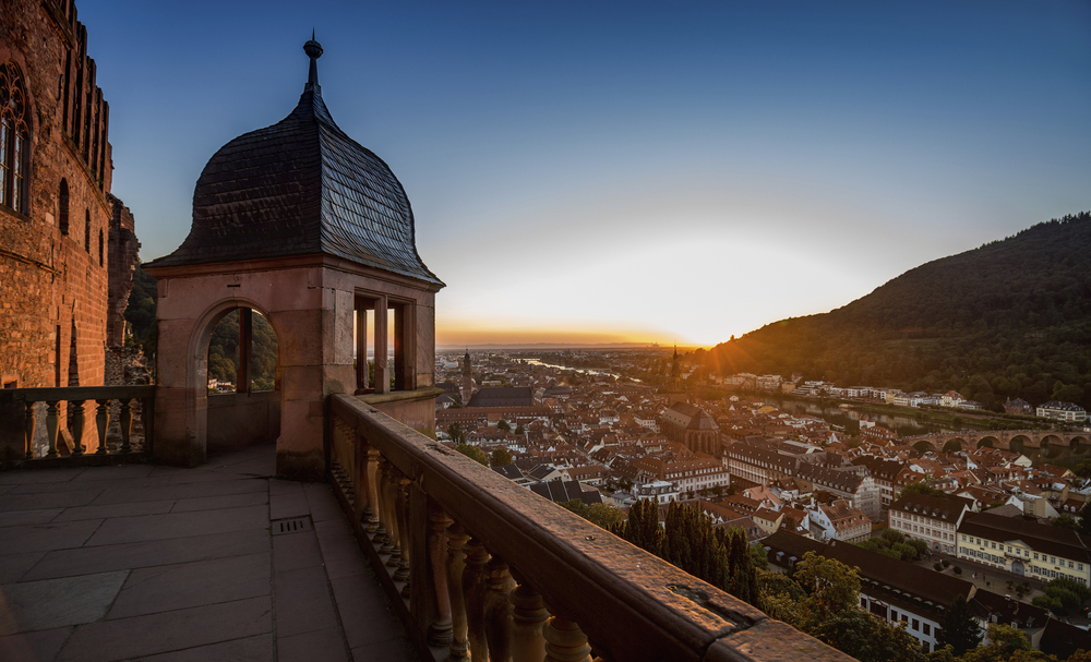 Blick auf Altstadt von Heidelberg vom Schloss aus