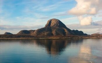 Blick auf den Berg Torghatten, Norwegen