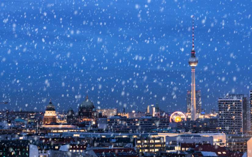 Berlin zu Winter, im Hintergrund ist der Berliner Fernsehturm