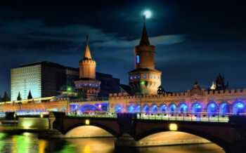 Die Oberbaumbrücke beleuchtet am Lichterfest