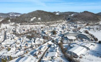 Willingen im Winter aus der Luft.