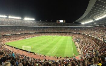 Fußballstadion mit vielen Fans