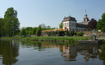 Schloss mit See in Hanau