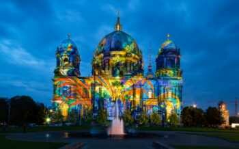 Dom in Berlin beleuchtet am Lichterfest